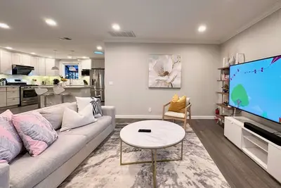 Image de Centrally located Modern 3b\/2b in Redwood City