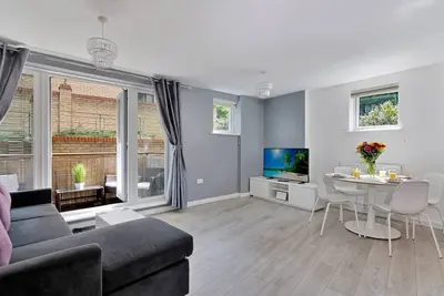 Image de Contemporary 2-Bed Apt w. Free Parking & Balcony | On Site Stays Greenhithe