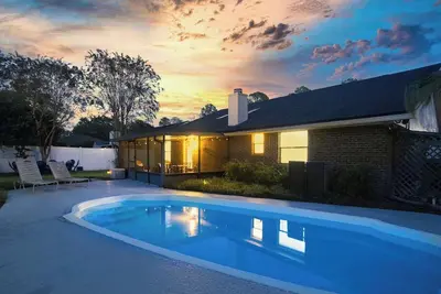 Image de ~Fresca Familia_Sleeps 8_Pool by Shops & Dining~