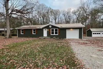 Image de Remodeled Cottage with Sunroom