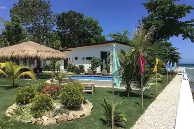 BambooBeachvilla2 NewOCEANFRONT*POOLsunsetview*kitchen Starlink Sat upto10Guest