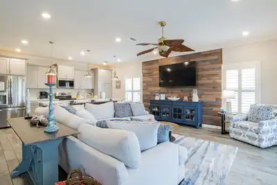 Image de A Coastal Haven: Beautiful Beach Villa Offers Lots Of Lost Key Lifestyle!