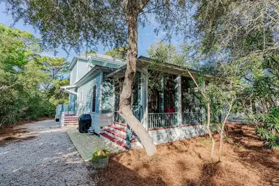 Image de Seacrest| \"Fetch the Waves\" | 3br | Sleeps 9 |Pet Friendly |Private| Bikes