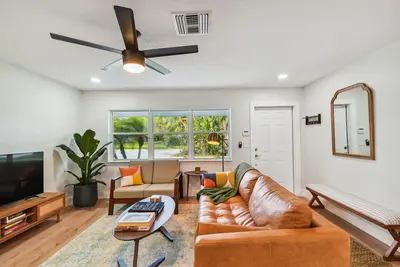 Image de Sun drenched home just 5 minutes to the beach