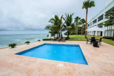 Image de 5-bedroom luxury oceanfront penthouse on quiet sandy beach!