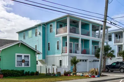 Image de 🌊Kure for the Soul: Ocean View Deck, Game Room, Elevator, Close to Beach🌊