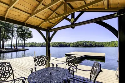 Image de Journeys End - Incredible Views! ! Lakefront cabin retreat with Flat Lot