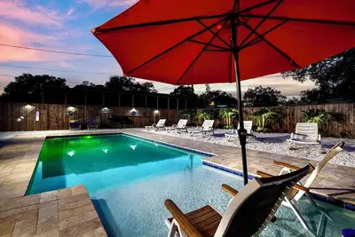 Image de Beautiful Home with Heated Pool minutes to Beach!