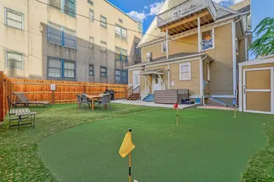 Image de Crescent Mansion! Walk Dt, Hot Tub, Golf, Bbq