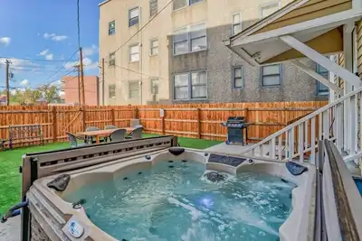Image de Crescent Penthouse! Holiday Home w Hot Tub & Golf