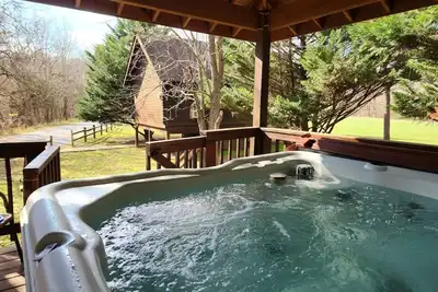 Image de Mountain Views, River Frontage & HotTub + Country!