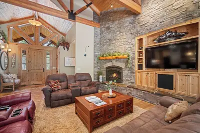 Luxury Lodge with A/C, Bocce Court & Firepit