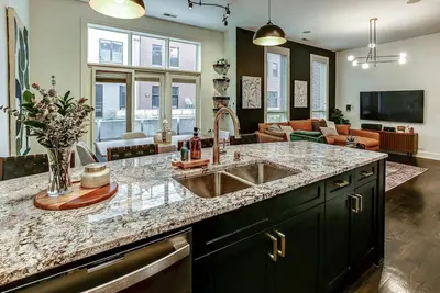 Image de 2-Bedroom Modern Eclectic Old Market Townhouse