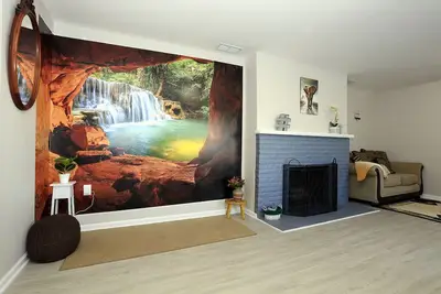 Image de Global Vibes Parlor Renovated home, 1 min to golf course & close to two stadiums