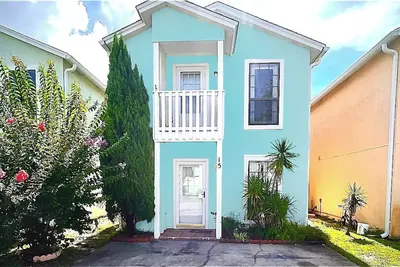 Image de Private Townhouse Across the Street From the Beach