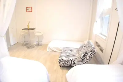 Image de Newly Renovated Space Conveniently Located in Central Nyc.