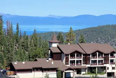 Image de Majestic South Lake Tahoe condo! At the base of North Heavenly lift! Eagles Nest