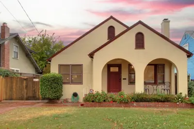 Image de Beautiful home in prestigious East Sacramento