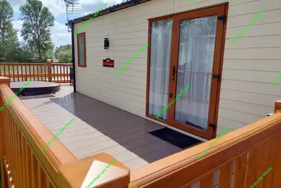 Image de Lakeside 3-bedroom lodge with Hot Tub & Fishing Peg