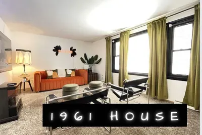 Image de Near Lambeau • Fully Fenced Yard • Speakeasy • Sunroom • Cotton Candy Machine
