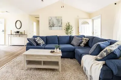 Image de Centally located w/ coffee bar, theatre/gameroom
