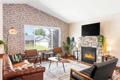 Image de Fun home! Gameroom, playground, near hospitals, 5mi downtown 9mi Geg 4mi Gonzaga