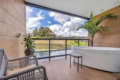 Image de Olive 205 · Stunning Apartment with Private Bathtub fast Wifi