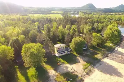 Image de Le Chalet Jaune sur la Rouge (Mont-Tremblant) airbnb