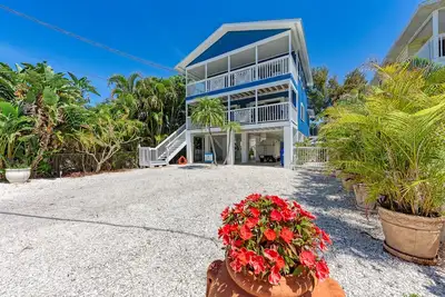 Image de Beautiful Bean Point Home w/ Gulf Views!