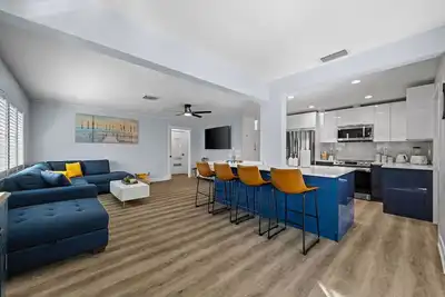 Image de Private & relaxing remodeled vacation home close to beach.