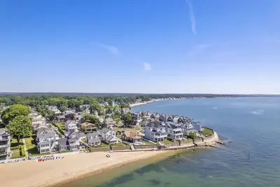 Image de Stunning Waterfront Home with Private Beach!
