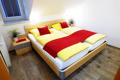 Image de Balkonwohnung B-Appartement-Moderne-Salle de bain privée séparée-Balcon