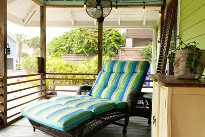 Image de Family getaway with screened-in porch steps from surf and sun!