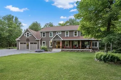 Image de Adk Hideaway - Spacious, modern home nearby to all amenities