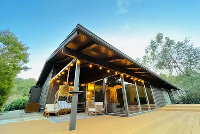 Image de Newly remodeled midcentury modern house close to many attractions