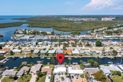 Image de Beautifully remodeled in 2025. Gulf access.
