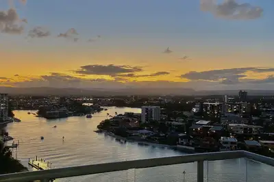 Image de Amazing Sunsets, a walk to Surfers Paradise beach
