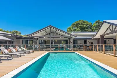 Image de Lennox Coastal Retreat - resort-style home w. pool