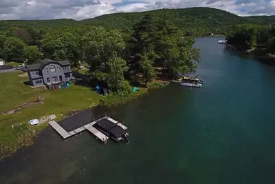 Image de Northern Lake George Waterfront. Private Docks