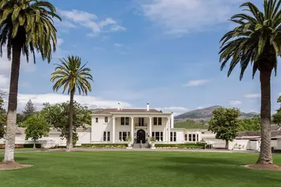 Image de Minutes Away from Black Stallion Winery! Free Parking, Outdoor Pool, Tennis!