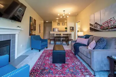 Image de Lovely 2 Bedroom, 2 Bathroom Condo with Pool & Parking!