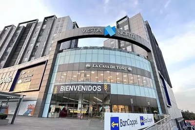 Apartment with exclusive access to shopping center
