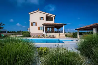 Image de Villa Stokovci in Central Istria for families and kids with a large garden and playground