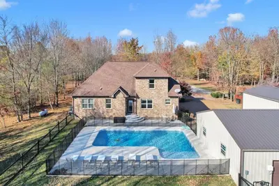 Image de North Nashville Swim and Relax