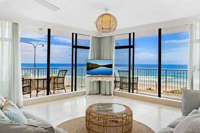 Image de Beachfront Escape in Surfers Paradise - CoastHM