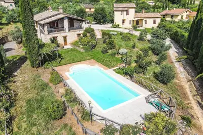 Image de 2 maisons avec climatisation et piscine privée. Endroite calme, vue panoramique