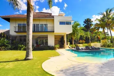 4bd Luxury Villa with Private Pool in Beachfront Residence (no guests allowed)
