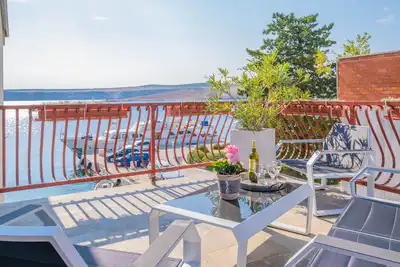 Modern and well equipped seafront apartment