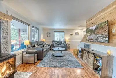 Image de Cozy remodeled cabin in Garden Valley