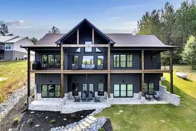 Image de ~Gorgeous New Home~Smith Lake~Waterfront! 4br! Private Dock! Winter Specials!